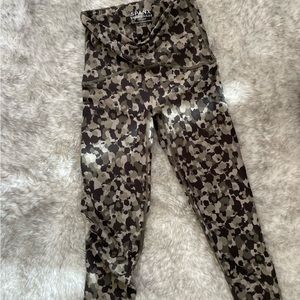New without tags Spanx booty boost active 7/8 leggings, small. Green camo